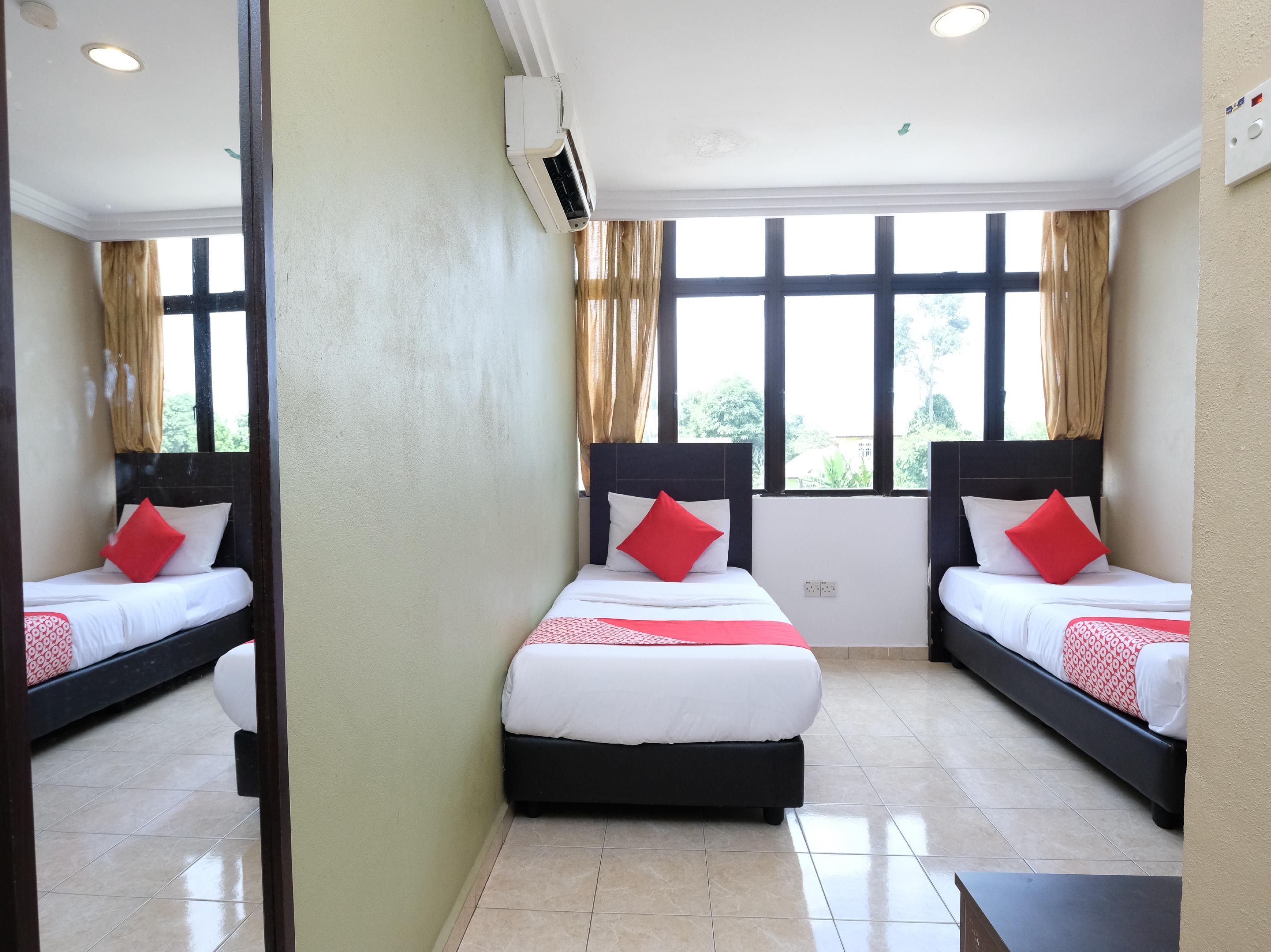 Oyo 717 Mr J Hotel Wakaf Che Yeh 2 Kültér fotó